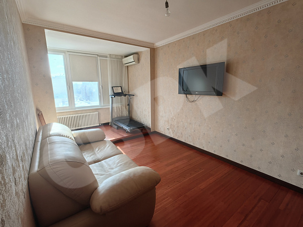 4- комнатная квартира ул. Орджоникидзе 43